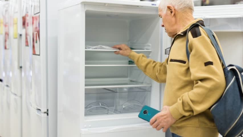 Фото - Россияне бросились скупать старые холодильники