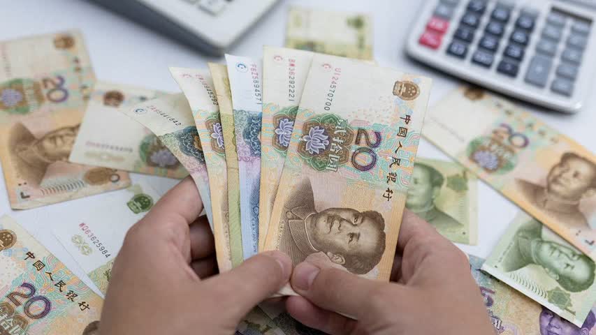 Фото - Доллар впервые проиграл юаню на российском рынке